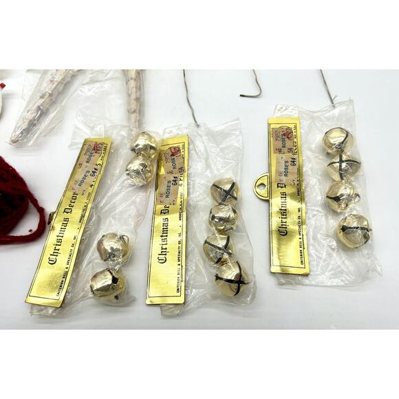 Junk Drawer Lot Of Vtg Christmas Décor Decorations Ornaments Santa Bells Crafts - Picture 6 of 12